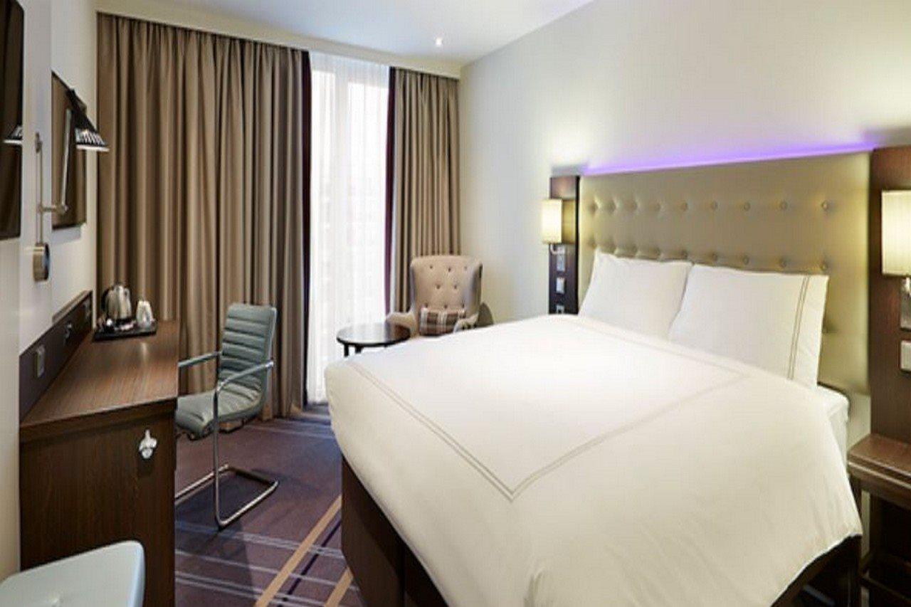 Premier Inn Stuttgart City Europaviertel Екстериор снимка