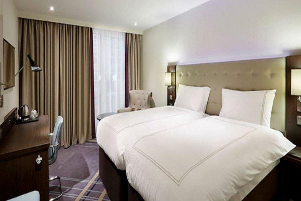 Premier Inn Stuttgart City Europaviertel Екстериор снимка