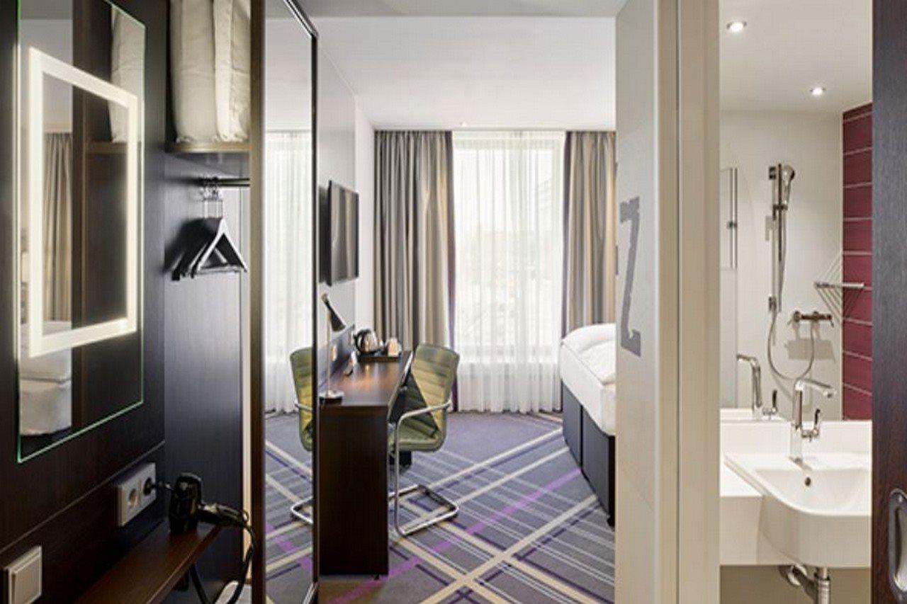 Premier Inn Stuttgart City Europaviertel Екстериор снимка