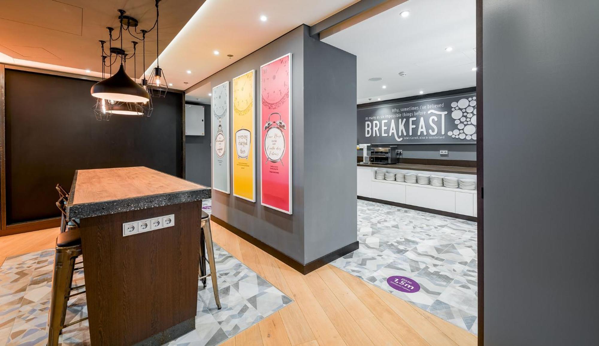 Premier Inn Stuttgart City Europaviertel Екстериор снимка