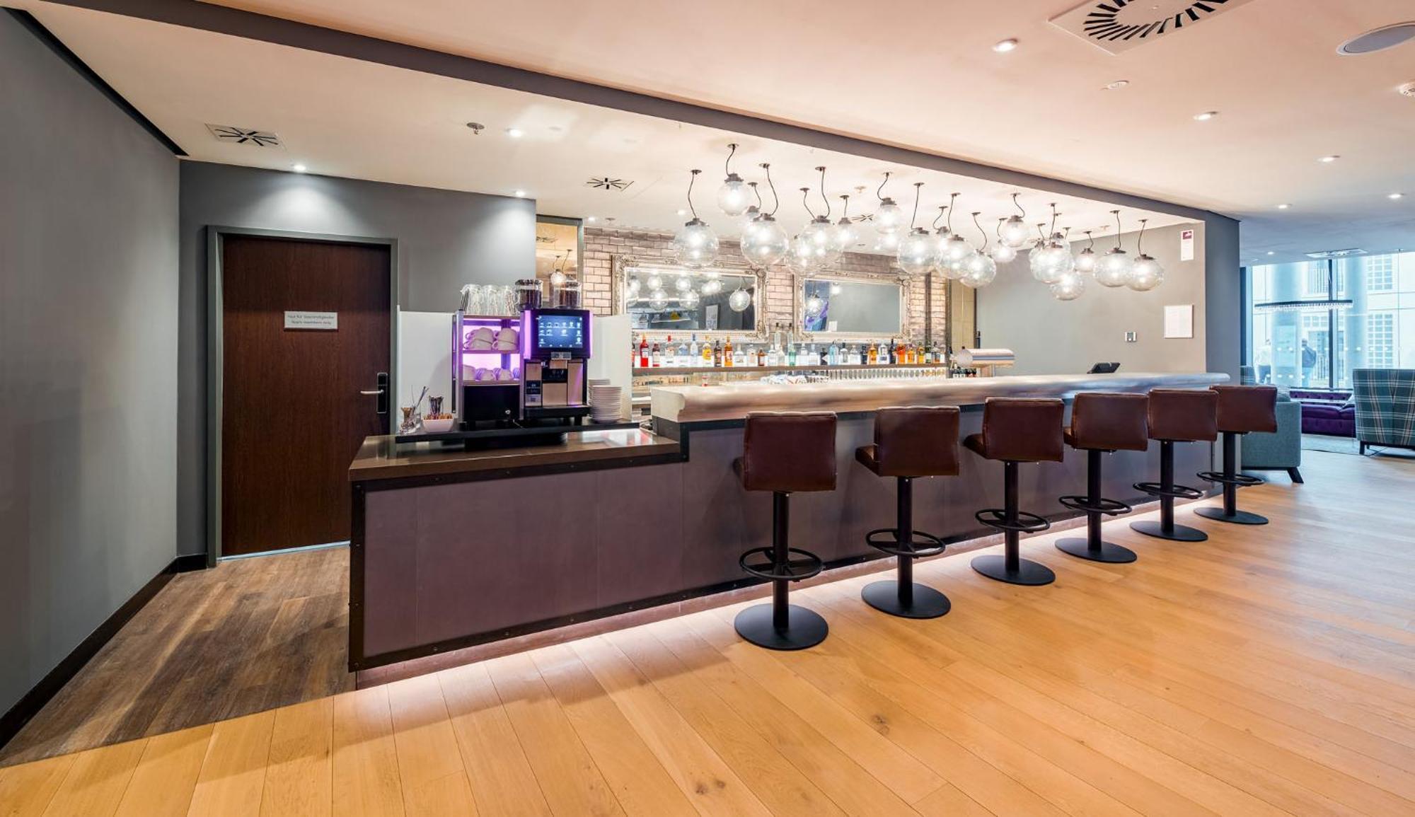 Premier Inn Stuttgart City Europaviertel Екстериор снимка