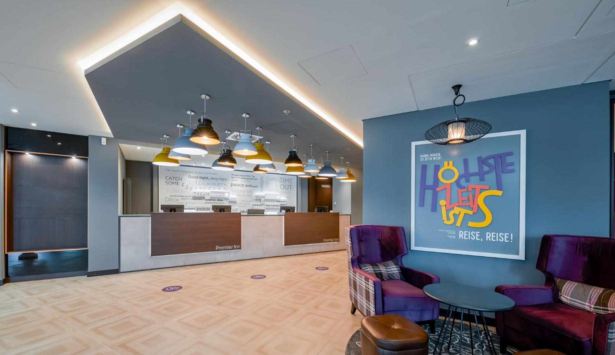 Premier Inn Stuttgart City Europaviertel Екстериор снимка