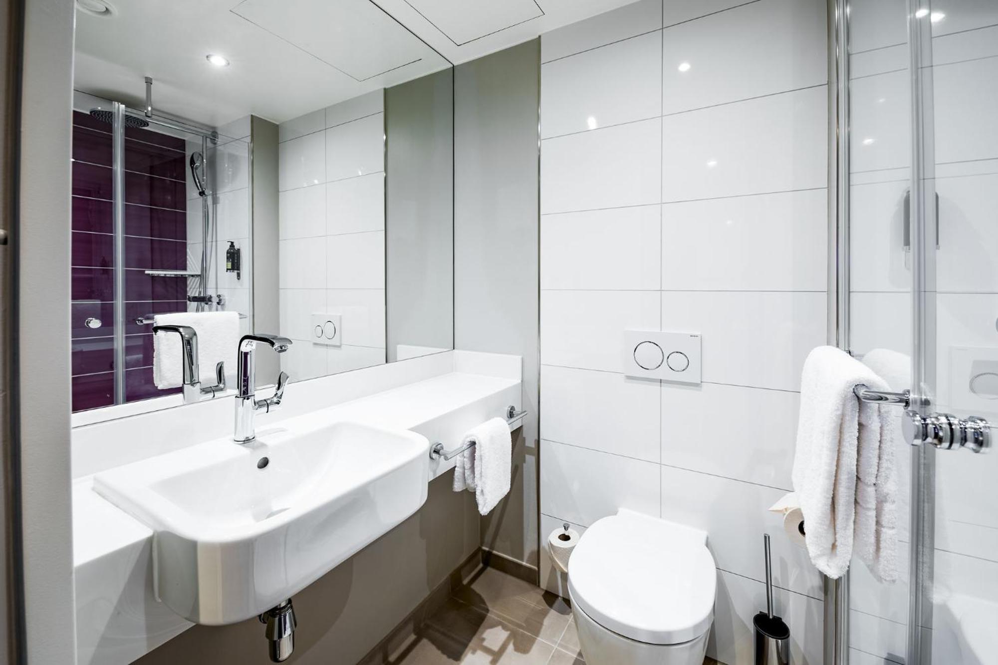 Premier Inn Stuttgart City Europaviertel Екстериор снимка