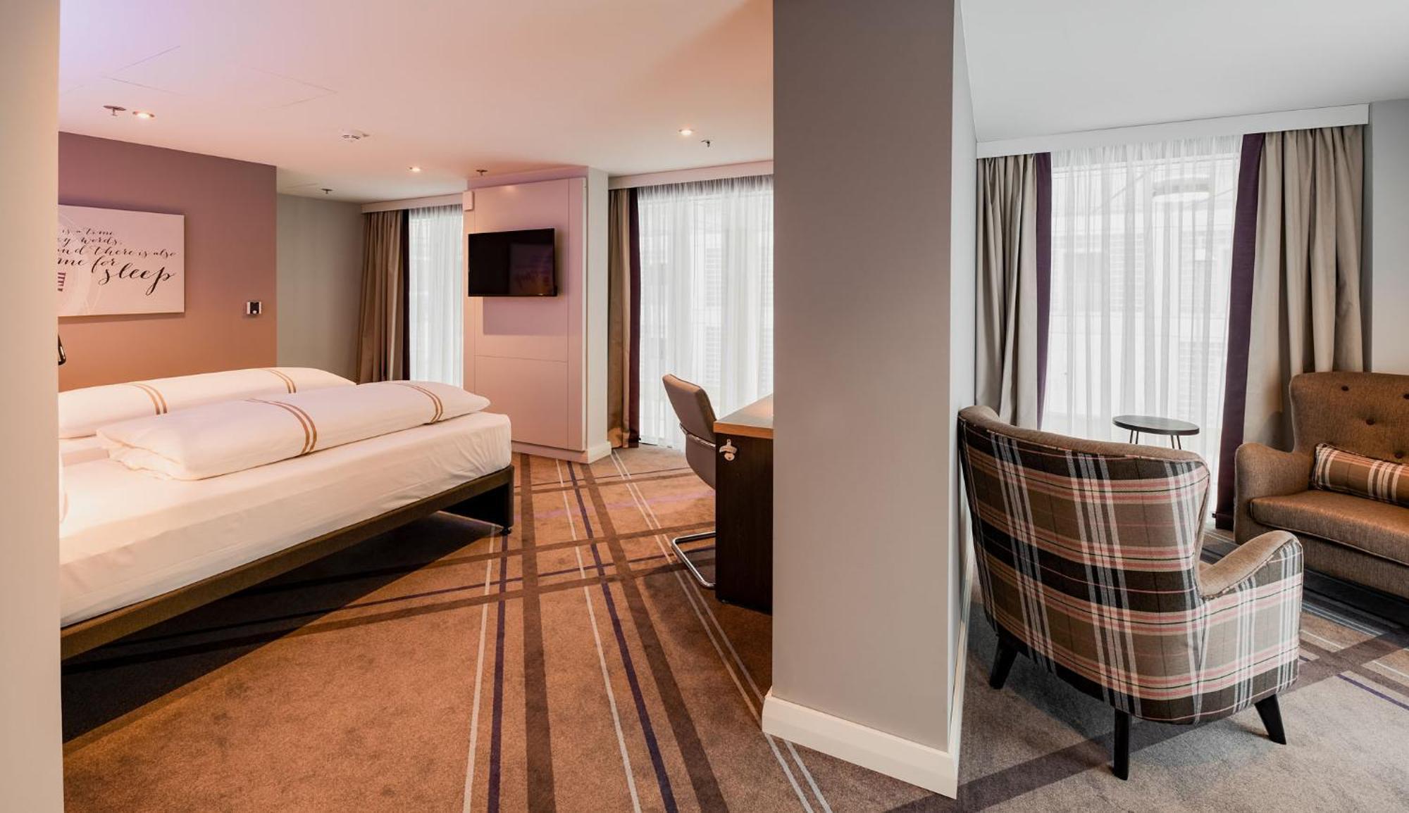 Premier Inn Stuttgart City Europaviertel Екстериор снимка