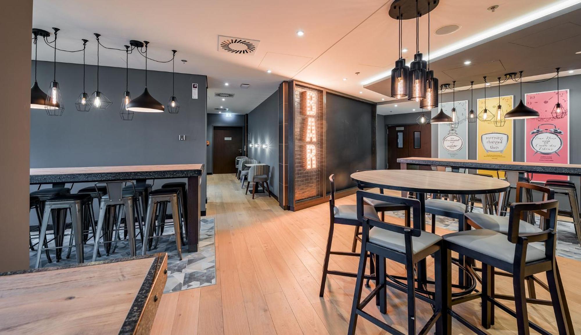 Premier Inn Stuttgart City Europaviertel Екстериор снимка