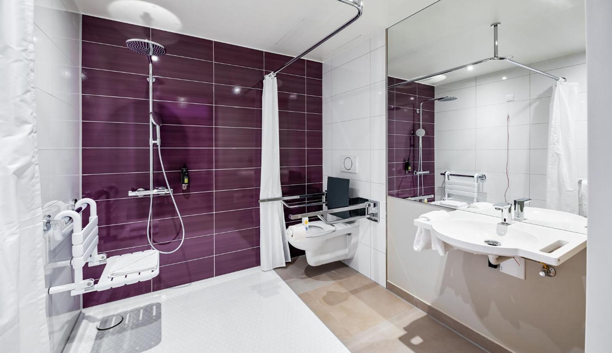 Premier Inn Stuttgart City Europaviertel Екстериор снимка