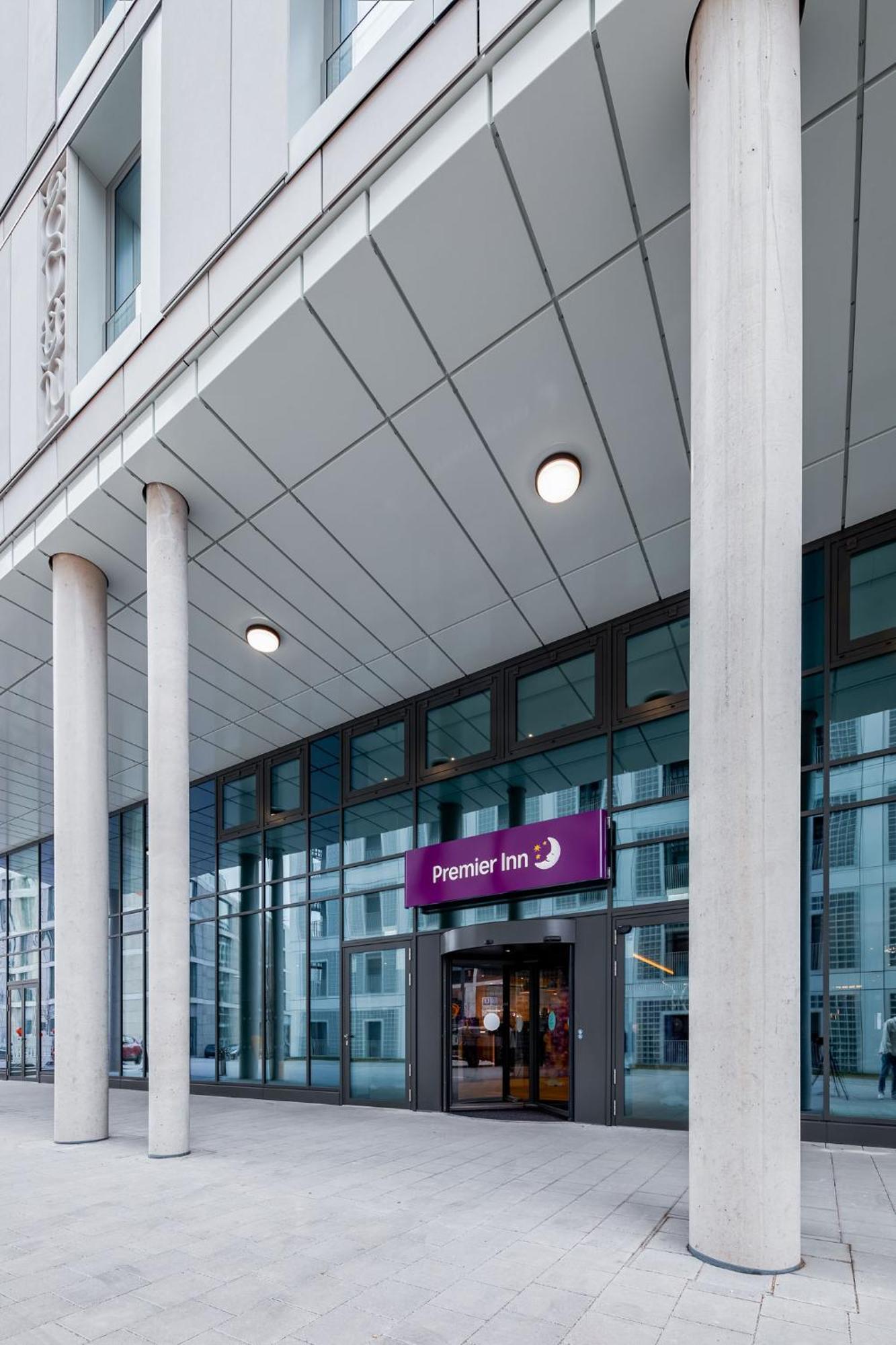 Premier Inn Stuttgart City Europaviertel Екстериор снимка